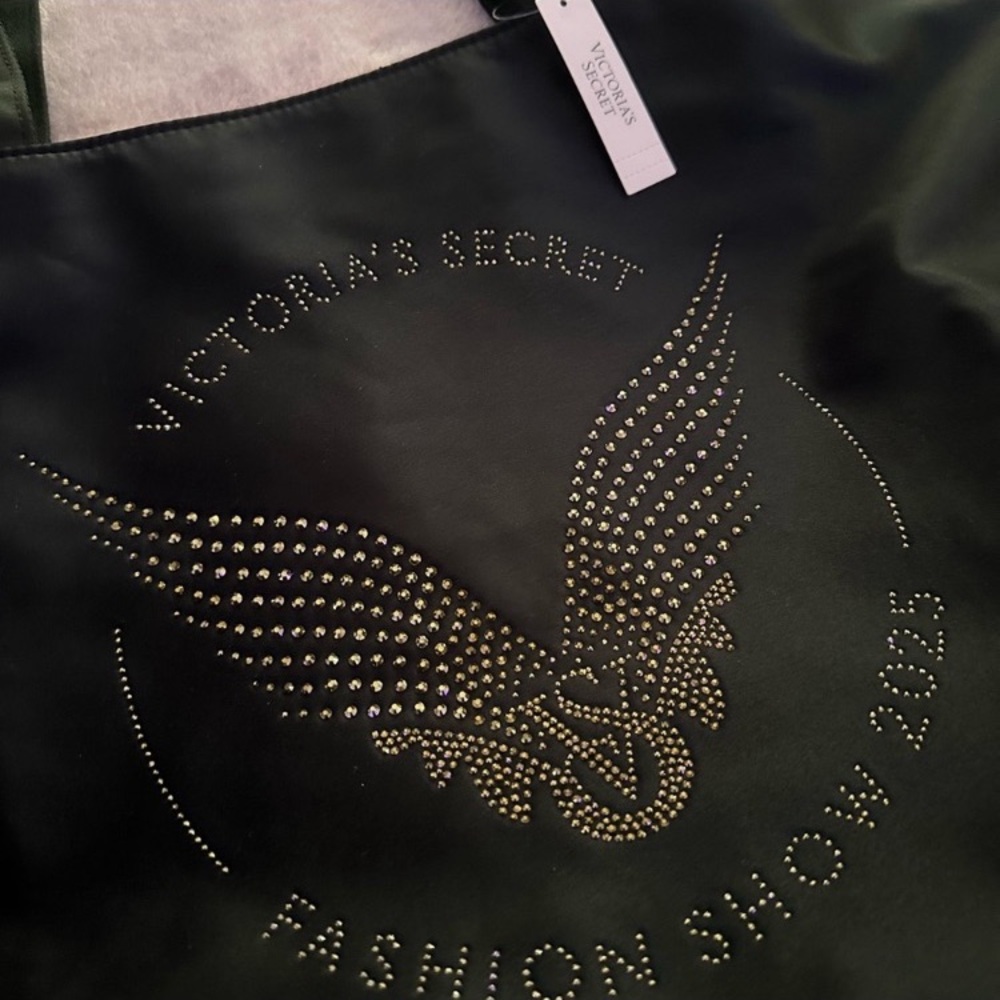 ✨Victoria’s Secret Fashion Show collectible tote bag NWT - Picture 5 of 11